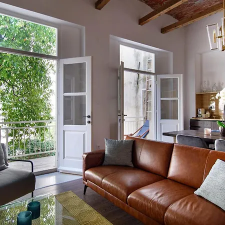 W By Duhomes アパート